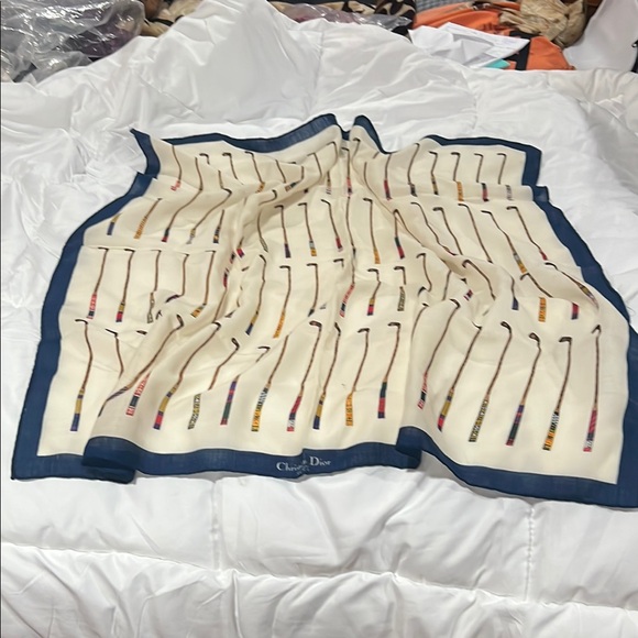 Elegant Cream and Blue Golf Club Scarf - Picture 3 of 4